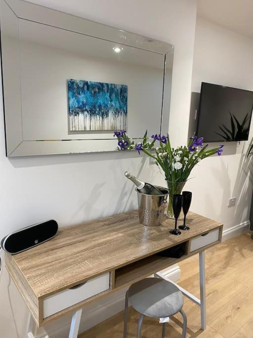 Stylish 1 Bedroom Studio Outdoor Area And Hot Tub Bournemouth Ngoại thất bức ảnh