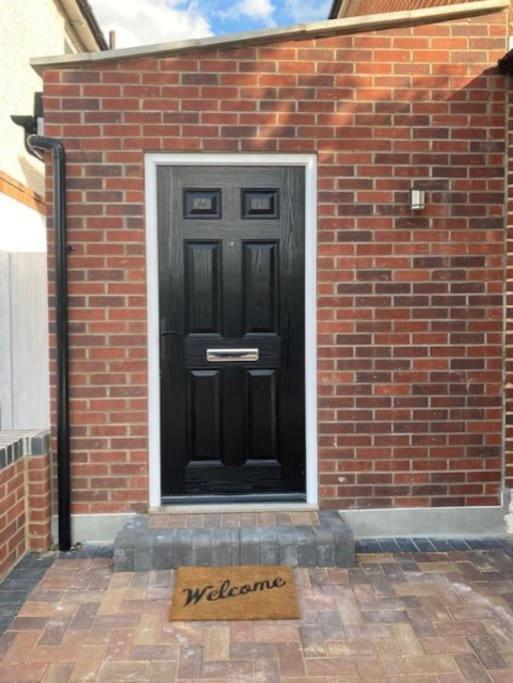 Stylish 1 Bedroom Studio Outdoor Area And Hot Tub Bournemouth Ngoại thất bức ảnh