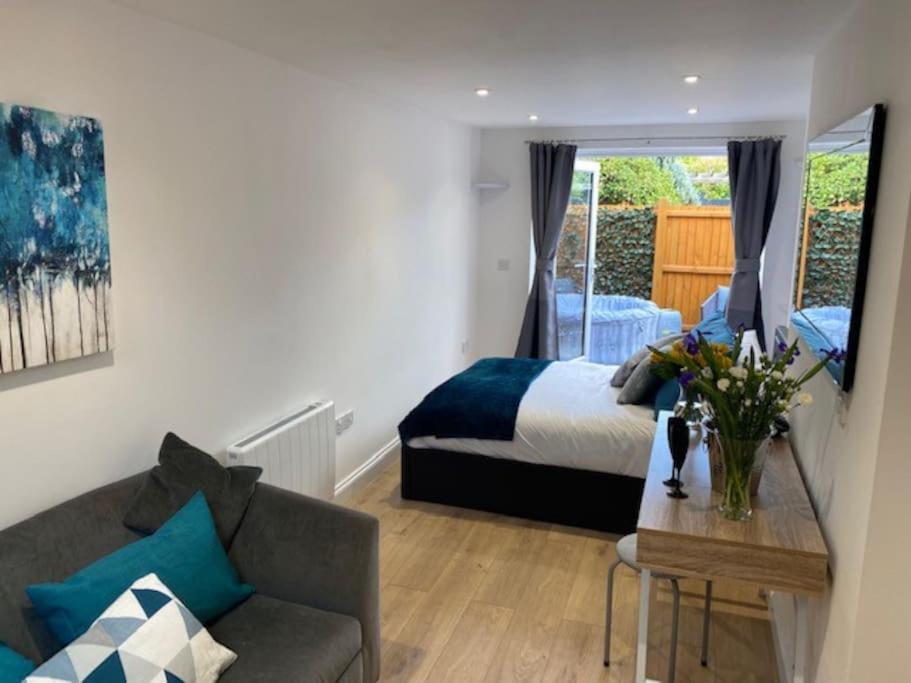 Stylish 1 Bedroom Studio Outdoor Area And Hot Tub Bournemouth Ngoại thất bức ảnh